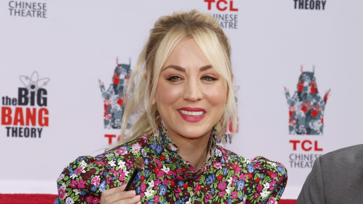 Kaley Cuoco "The Flight Attendant"